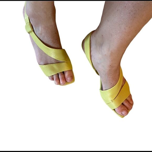 Preloved Franco Sarto leather yellow sandals - Picture 6 of 8